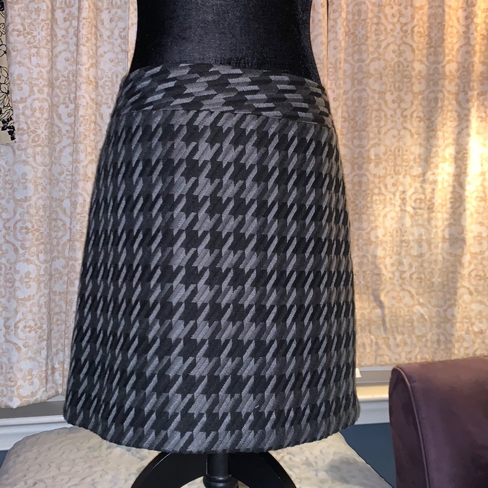 Loft Size 8 Houndstooth Skirt